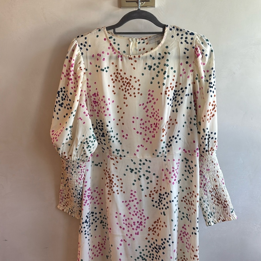 Great fit dress, long sleeves with smock detail.